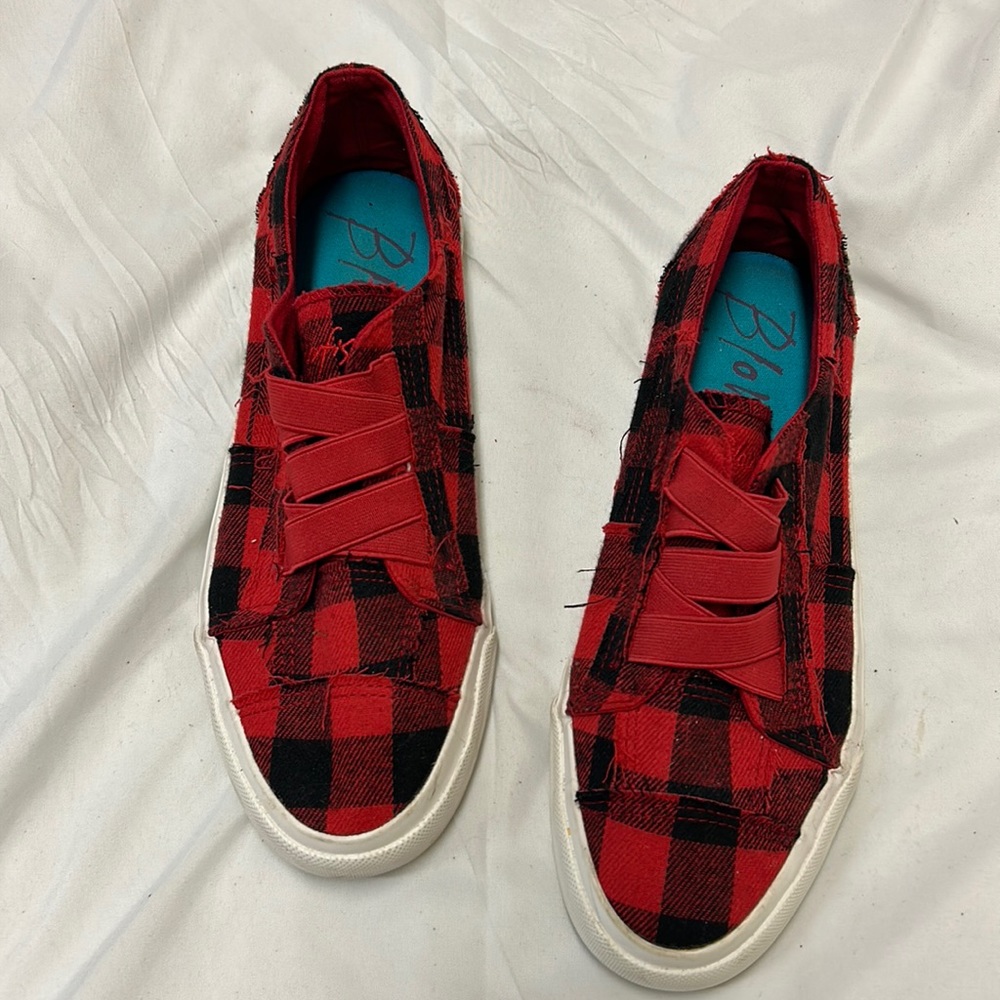 Blowfish slipons
